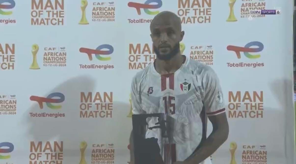 صلاح عادل ينال جائزة أفضل لاعب في المباراة