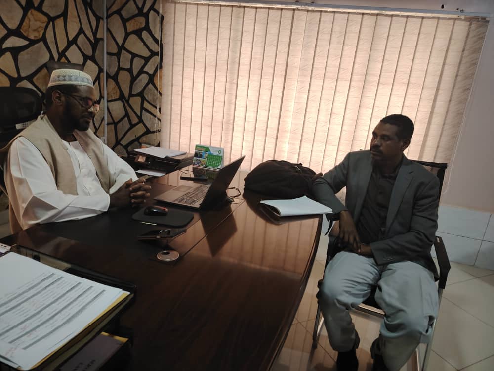 مدير تحرير صحيفة نادو نيوز يحاور مدير مكتب جمعية العون المباشر في أوغندا الأستاذ نور الهدى العجب