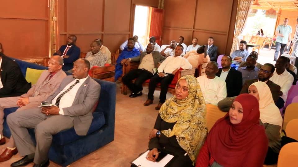 إتحاد رجال وسيدات الأعمال بأوغندا يتبرع بطائرة كاملة لنقل اللاجئين السودانيين إلى وطنهم