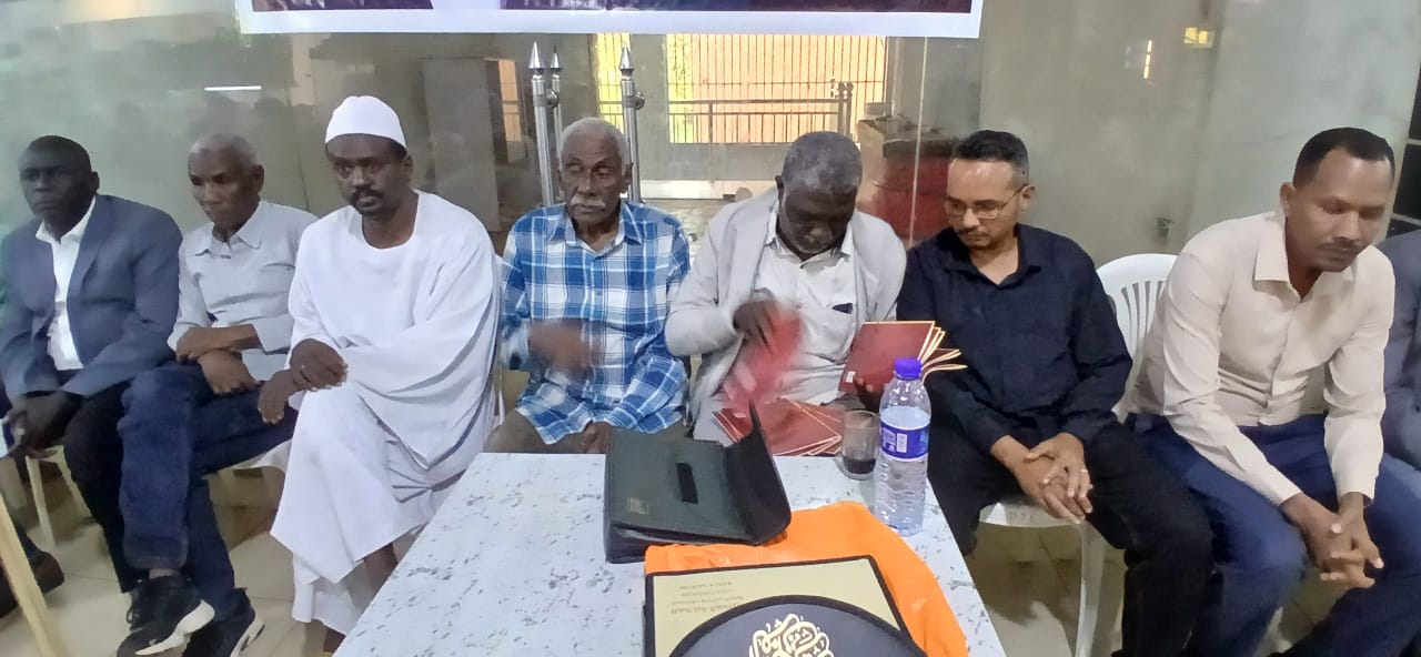 وكان يوسفُ إلا "سراجاً" التفَّ حوله الصحفيون وجمع بينهم حياً وميتاً
